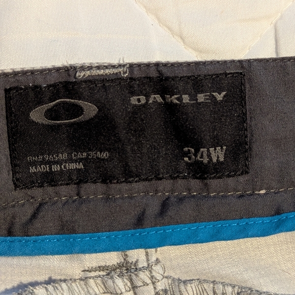 Oakley Gray Flat Front Shorts Casual Style - Picture 4 of 4